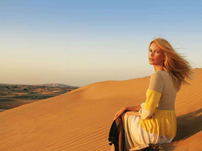 По жаркому песку с Claudia Schiffer