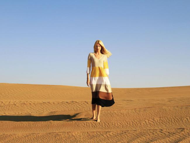По жаркому песку с Claudia Schiffer
