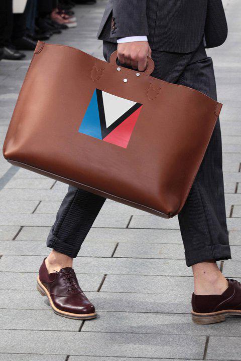 Louis Vuitton посылает парней в отпуск