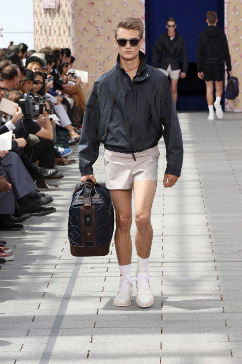 Louis Vuitton посылает парней в отпуск