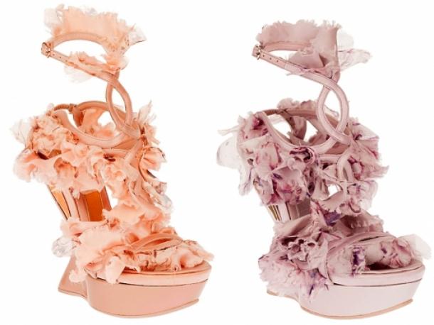 Женственность и роскошь в вешней коллекции обуви от Alexander McQueen