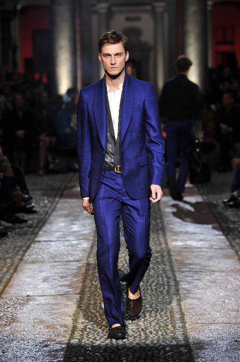 Впечатляющие цвета голубого в летней коллекции Roberto Cavalli